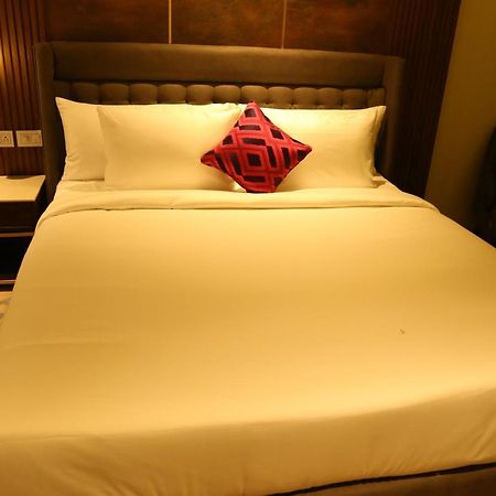 Dreamz Inn & Suites Zirakpur Екстер'єр фото