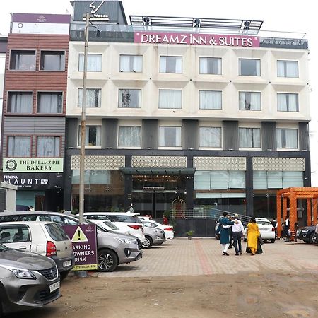 Dreamz Inn & Suites Zirakpur Екстер'єр фото