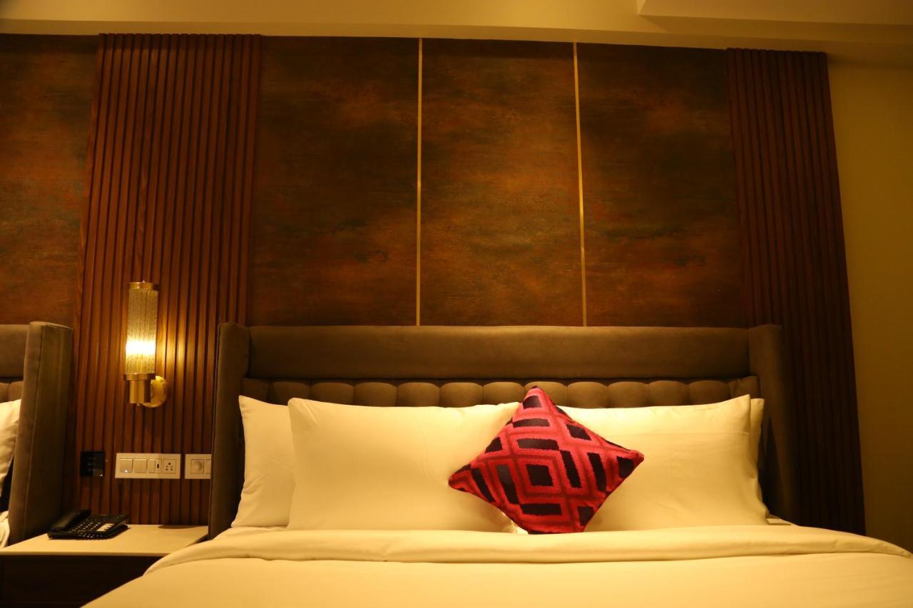 Dreamz Inn & Suites Zirakpur Екстер'єр фото