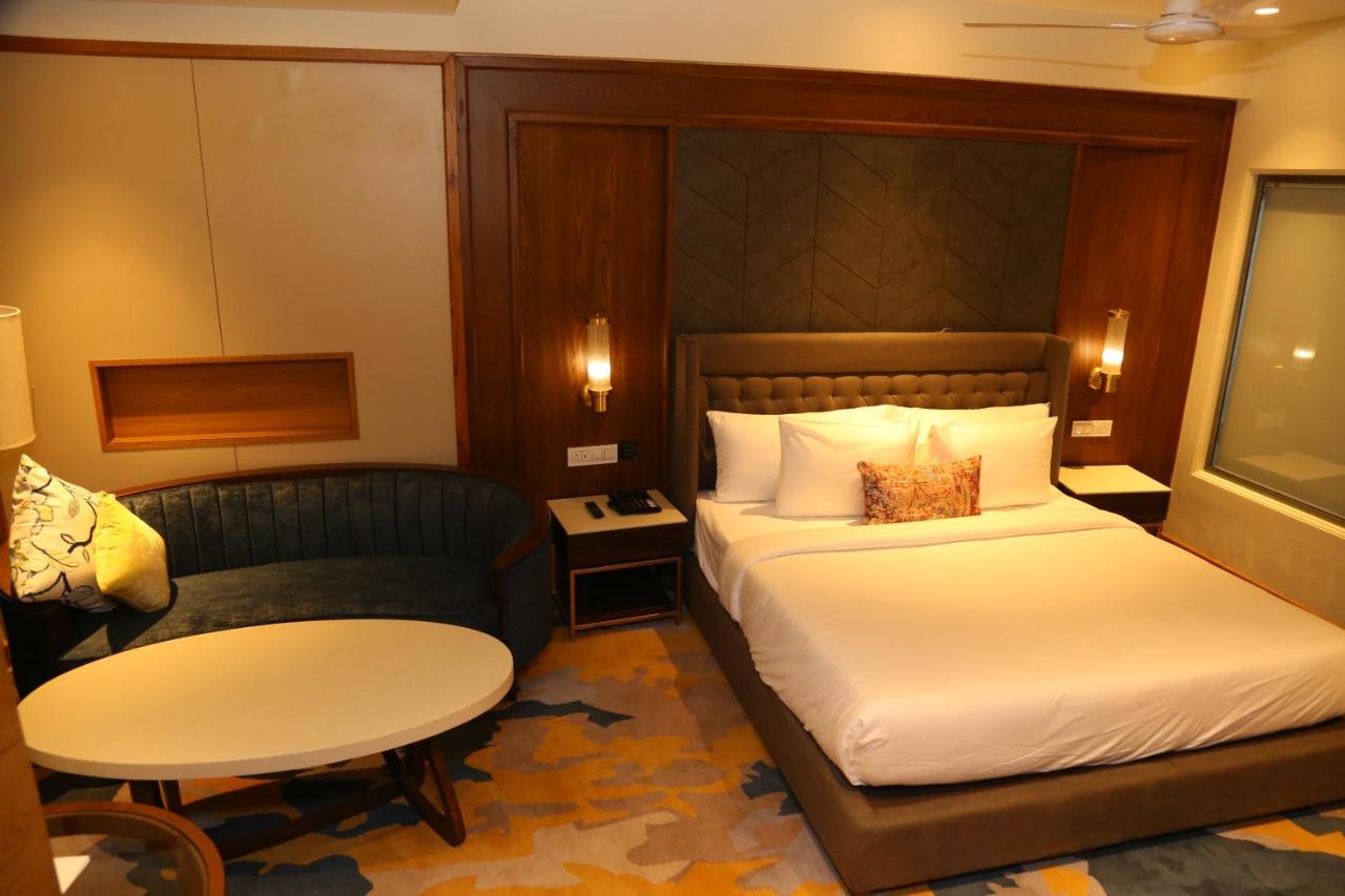 Dreamz Inn & Suites Zirakpur Екстер'єр фото