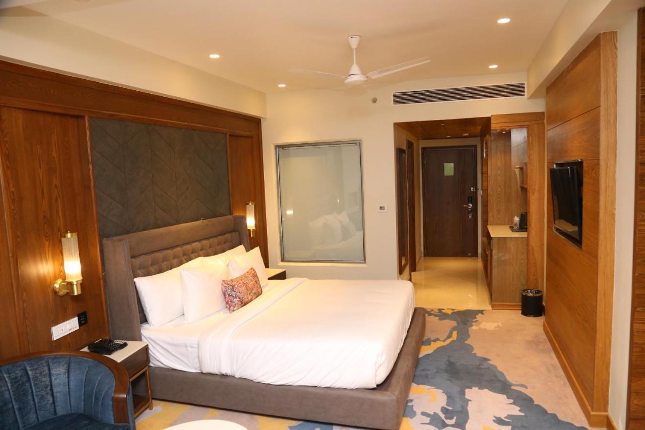 Dreamz Inn & Suites Zirakpur Екстер'єр фото