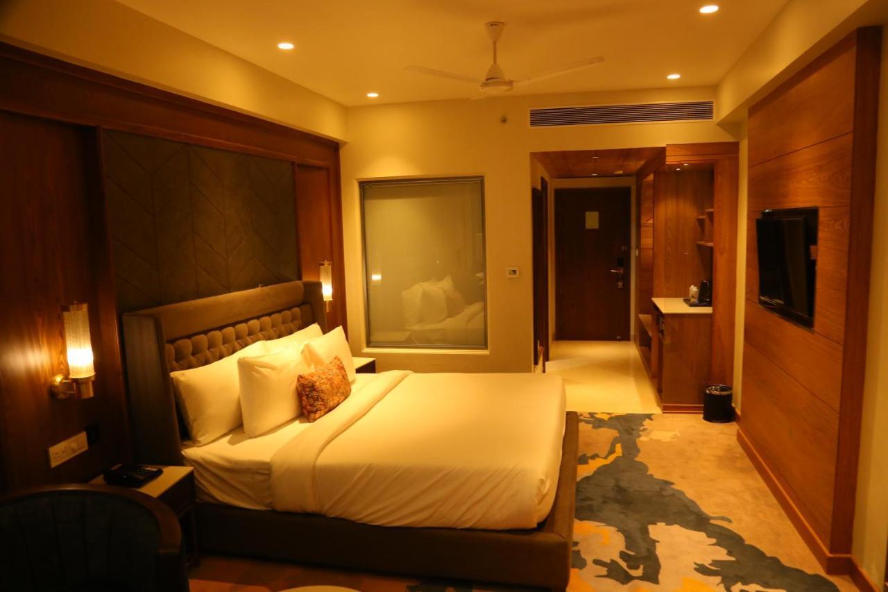 Dreamz Inn & Suites Zirakpur Екстер'єр фото