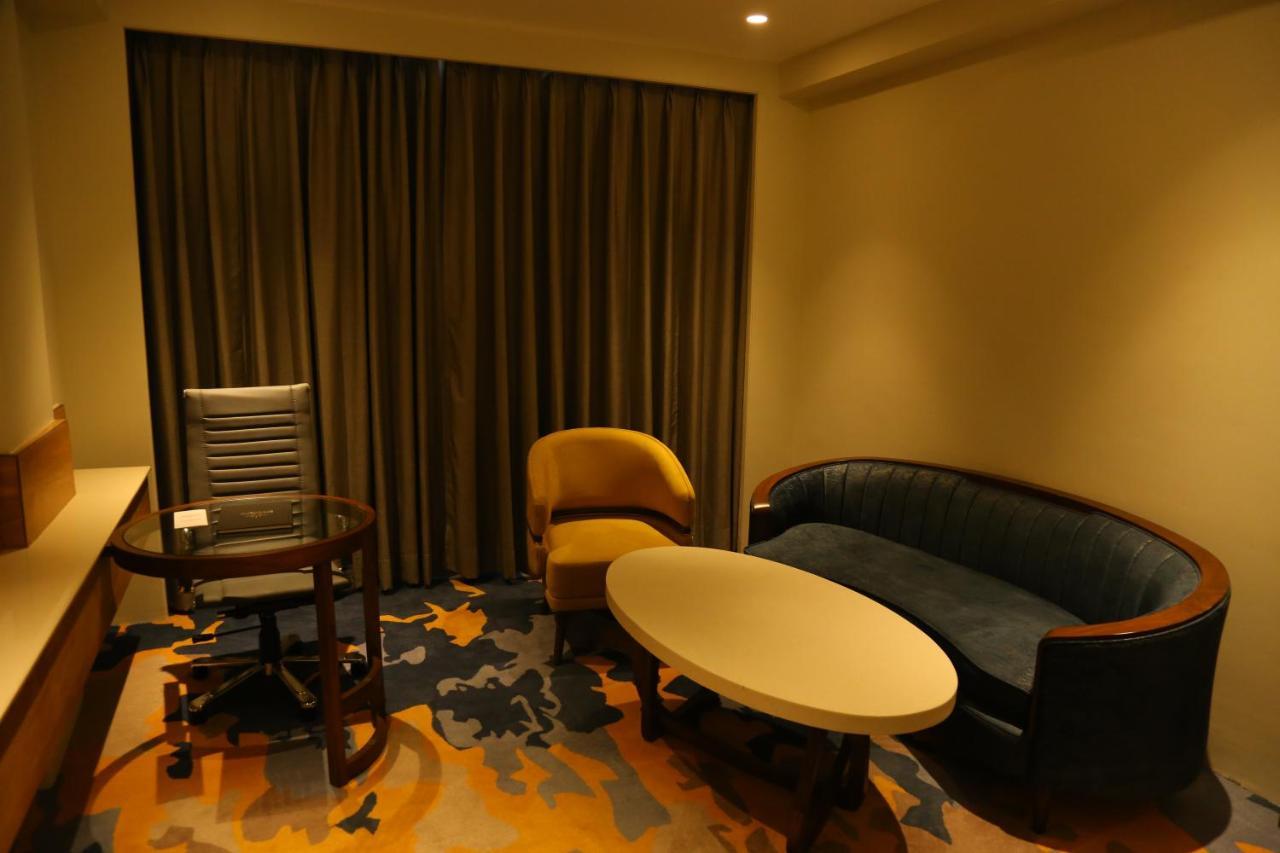 Dreamz Inn & Suites Zirakpur Екстер'єр фото