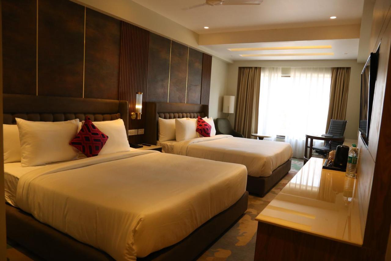 Dreamz Inn & Suites Zirakpur Екстер'єр фото