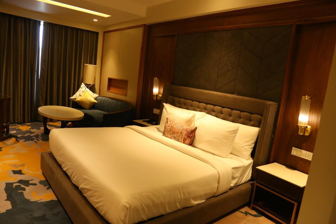 Dreamz Inn & Suites Zirakpur Екстер'єр фото