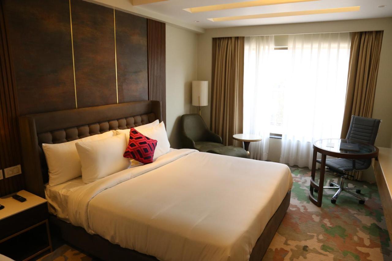 Dreamz Inn & Suites Zirakpur Екстер'єр фото