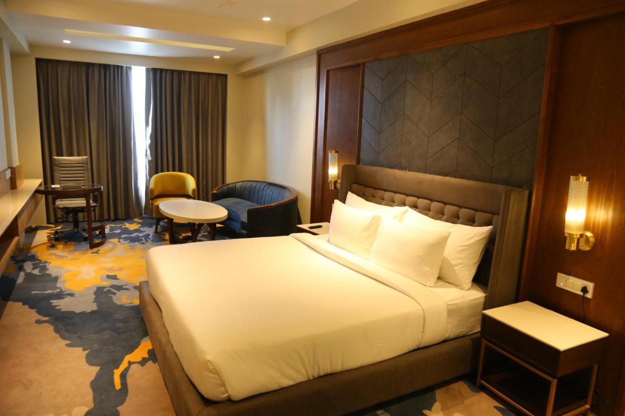 Dreamz Inn & Suites Zirakpur Екстер'єр фото