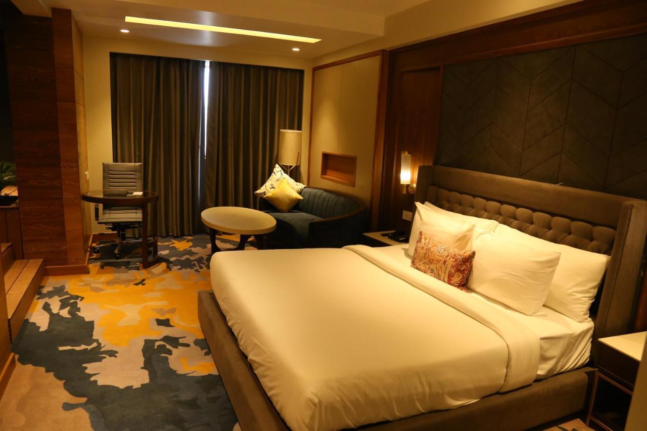 Dreamz Inn & Suites Zirakpur Екстер'єр фото